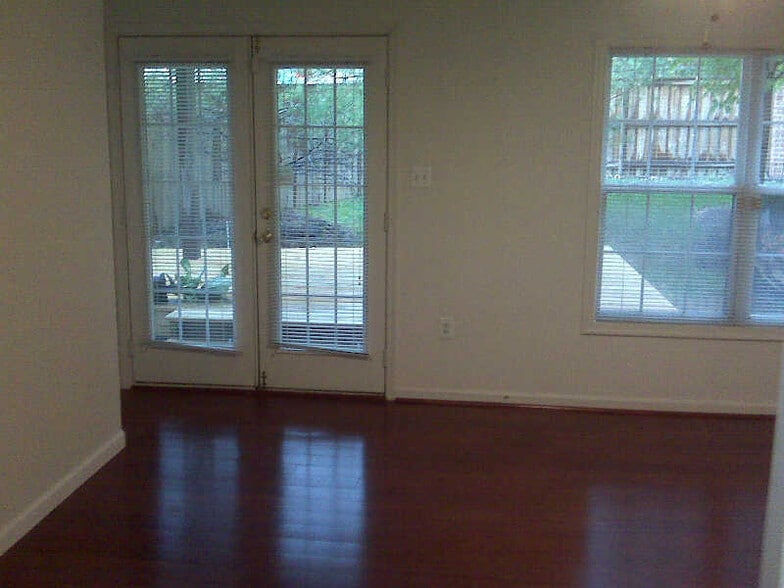 Building Photo - 417 Clayton Ln