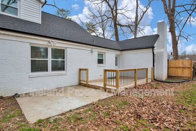 Building Photo - 506 Cross St