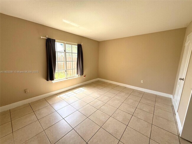 Building Photo - 5112 NW 79th Ave