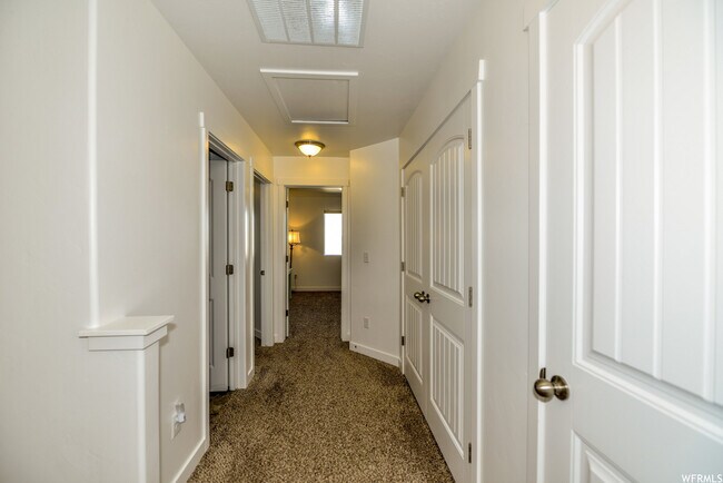 Building Photo - 15030 Gallant Dr