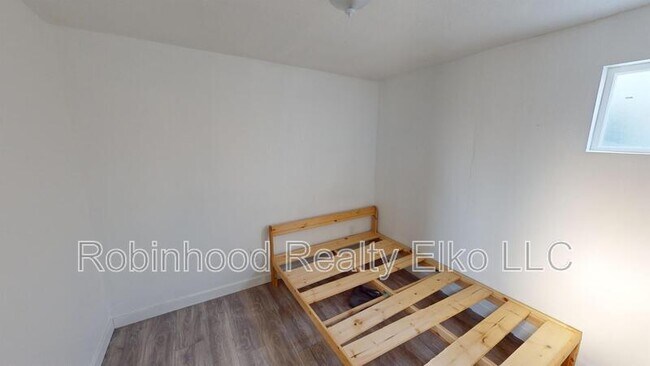 Building Photo - 756 1/2 Maple Street Unit B