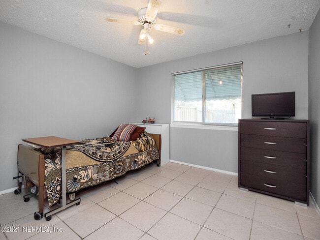 Building Photo - 744 Aquatic Dr