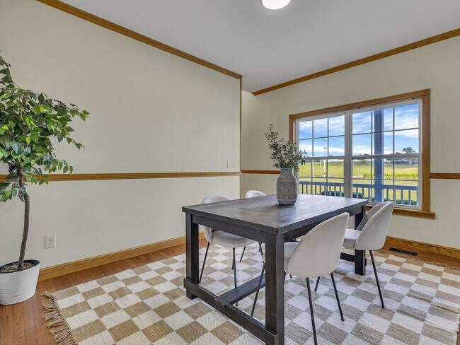 Building Photo - Your country retreat awaits!