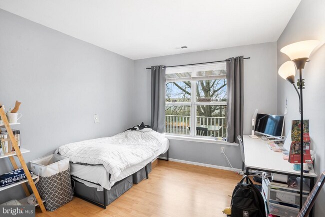 Building Photo - 305 Ventnor Ct