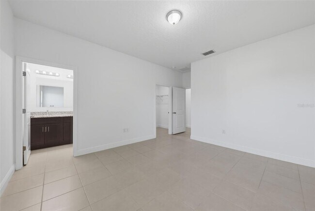 Building Photo - 304 Begonia Ct