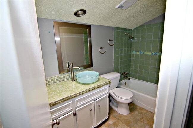 Building Photo - 6601 Colina Ln