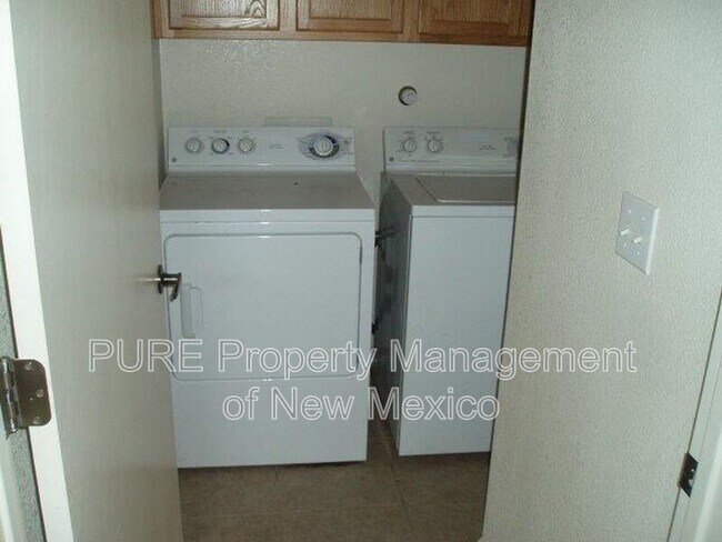 Building Photo - 6800 Vista Del Norte Dr NE