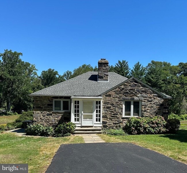 Primary Photo - 3 Hopeton Ln