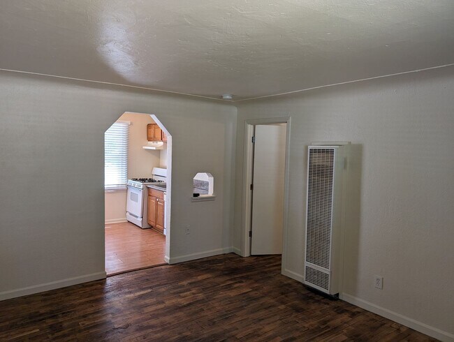 Building Photo - Cozy Aurora Condo