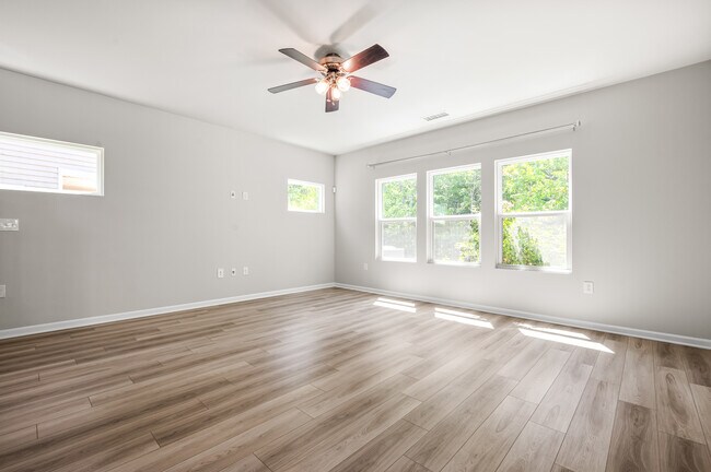 Building Photo - 4008 Passenger Pl