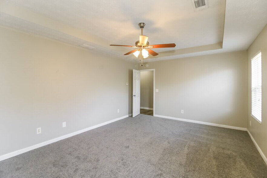 Building Photo - 465 Cathedral Dr