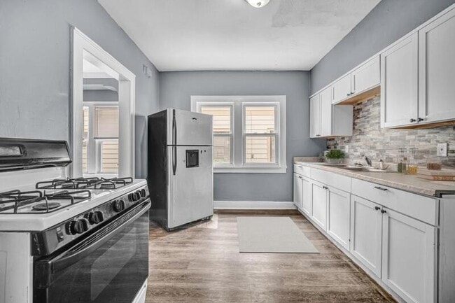 Building Photo - 3398 E 146th St