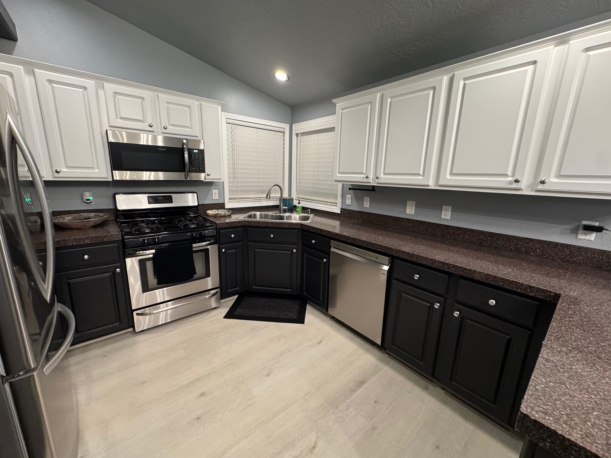 Building Photo - 1431 E Drucker St