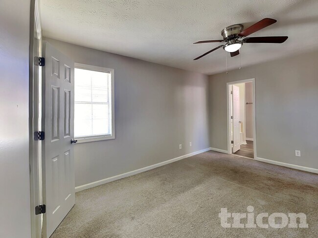 Building Photo - 868 Ashwood Crossing