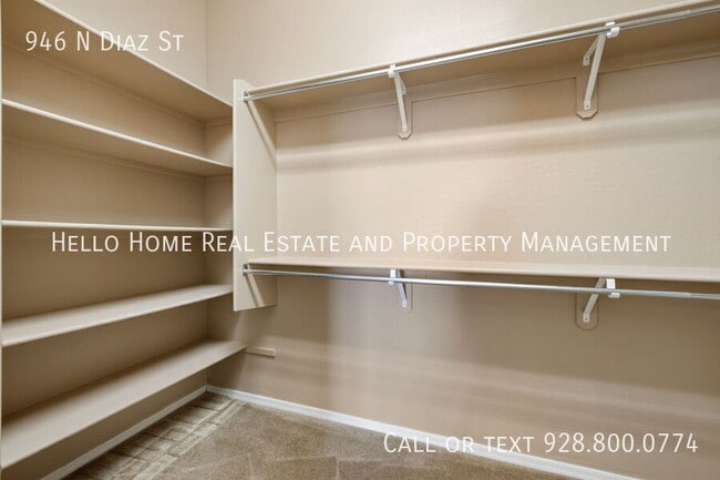 Building Photo - 946 N Diaz St