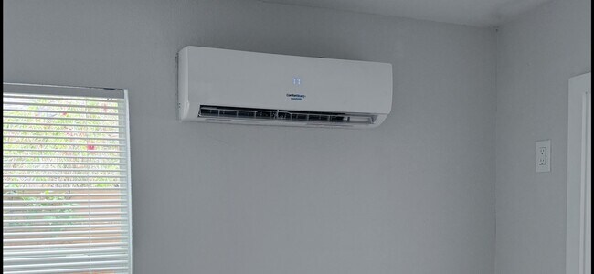 Building Photo - 731 46th St