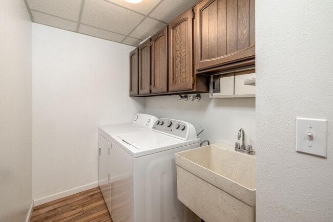 Building Photo - 603-605.5-6055 N Virginia Ct