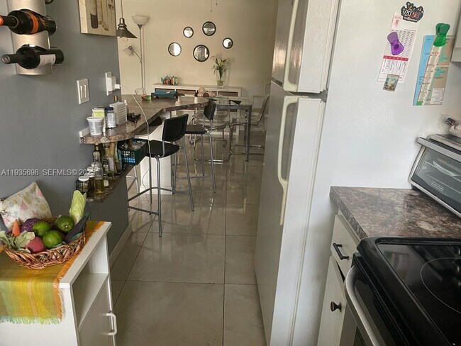 Building Photo - 541 Blue Heron Dr