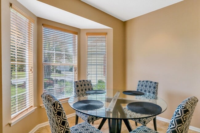 Building Photo - Stunning 2 bedroom, 2 bath in Bluffton