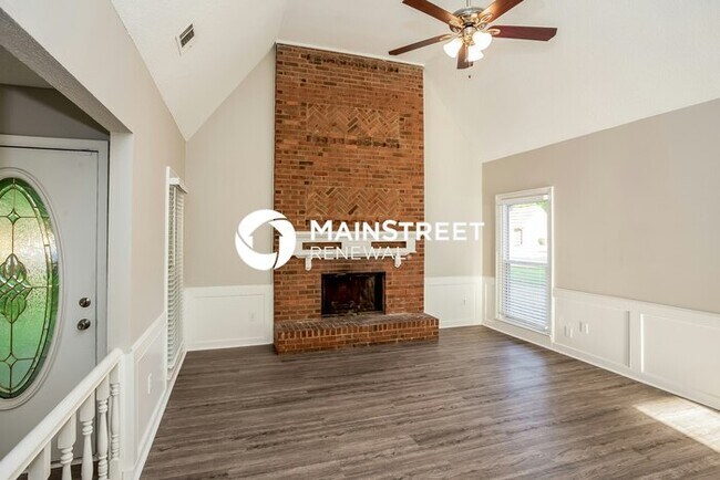 Building Photo - 5 Bedroom Pet-Friendly Home in Memphis, TN with Main Street Renewal
