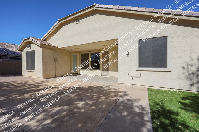 Building Photo - *$500 off the 1st full month's rent with a...