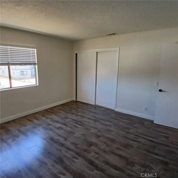 Building Photo - 509 E Ave Q-2