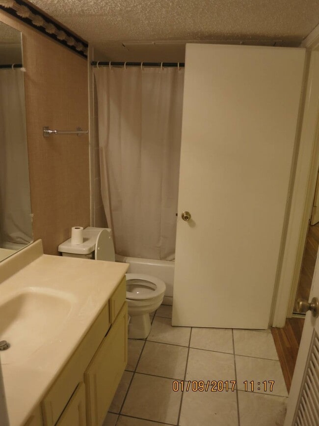 Building Photo - 6737 S Peoria Ave