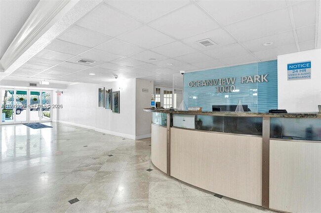 Building Photo - 1000 Parkview Dr