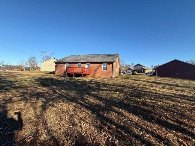 Building Photo - Great Home in Convenient Halls Location