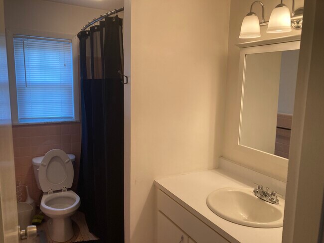 Building Photo - 132 Claremont Rd