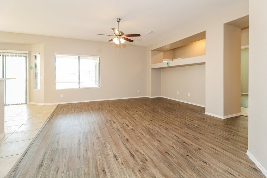 Building Photo - 25571 W St James Ave