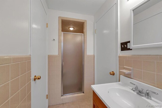 Building Photo - 32725 Barkley St