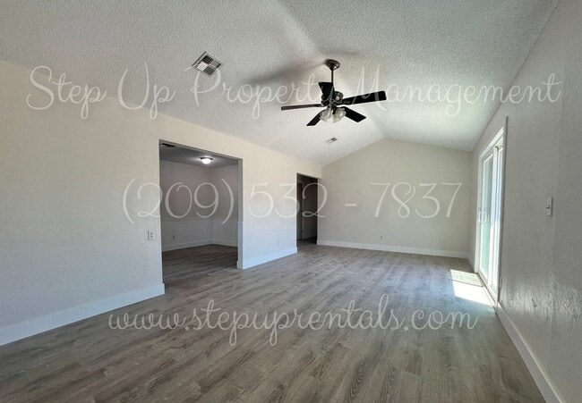 Building Photo - Beautifully Updated 4-Bedroom Home on Half...