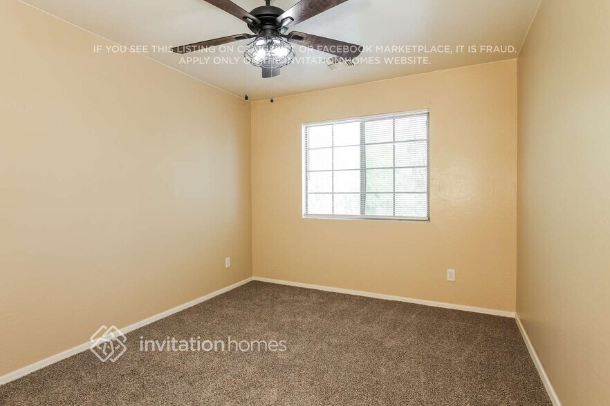 Building Photo - 12921 W Fleetwood Ln
