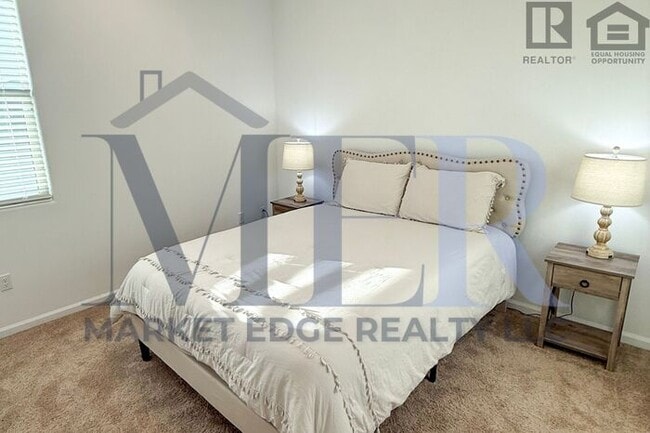 Building Photo - 4Bed/4Bath w/2 Car Gar-Tucson! $199 MOVE-I...