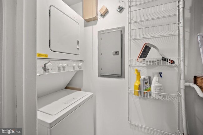 Building Photo - 31 Everett Dr