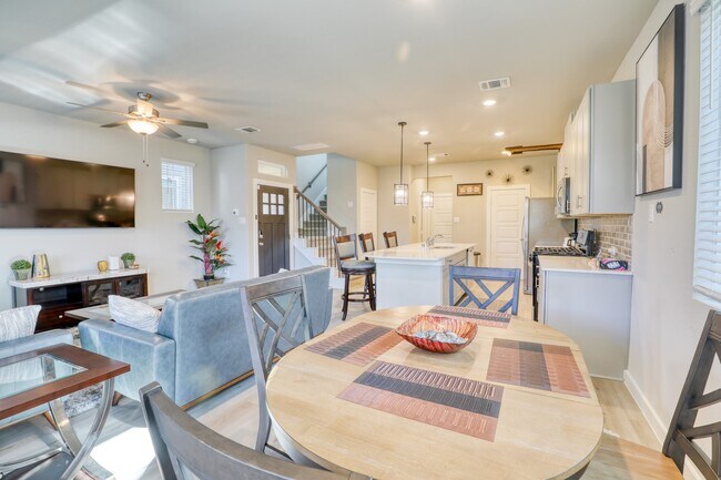 Building Photo - 3110 Moontide Ln