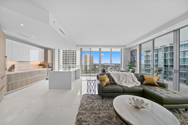Building Photo - 3100 N Ocean Dr