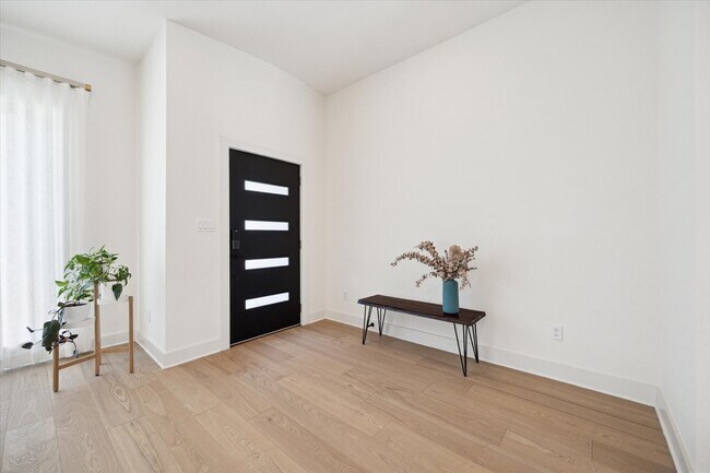 Building Photo - 10159 Brinwood Dr