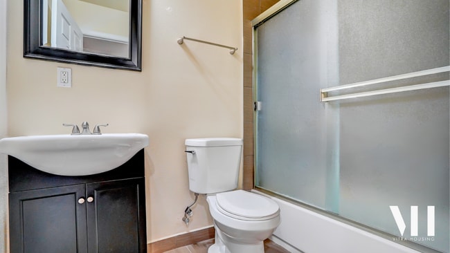 Building Photo - 1227 W 37th Pl