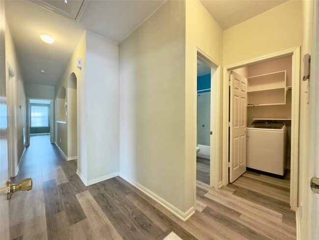 Building Photo - 1902 Winding Hollow Dr