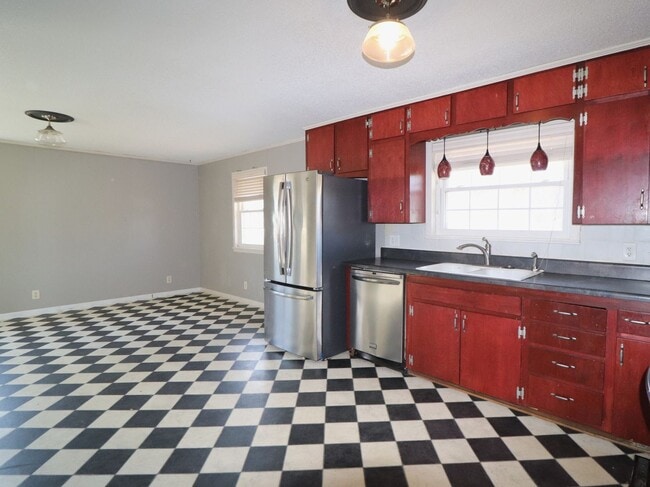 Building Photo - 3 Bedroom home close to local amenities