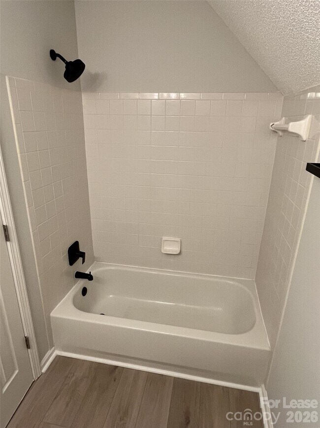 Building Photo - 5637 Hedgecrest Pl