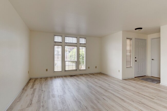 Building Photo - Charming & Updated 3-Bedroom Home