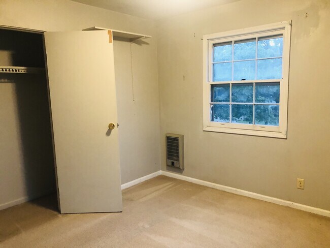 Building Photo - 4609 Lakeview Dr NW