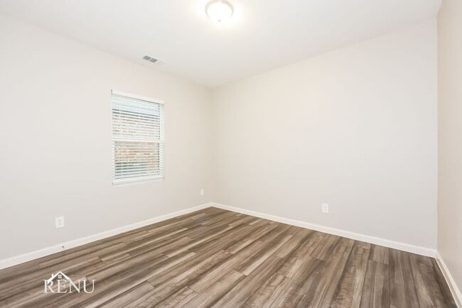 Building Photo - 1752 Escondido Dr