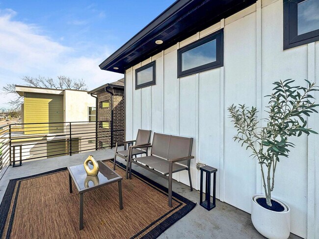 Building Photo - 2408 Pennsylvania Ave