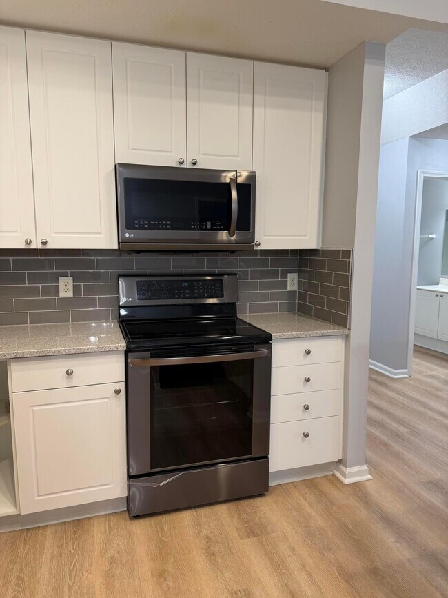 Building Photo - 7774 S Essex Gate Dr