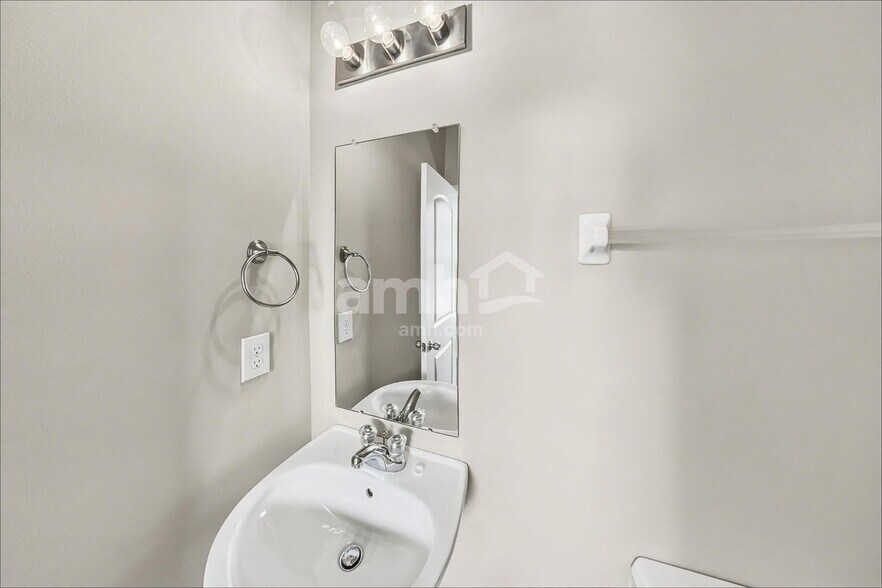 Building Photo - 7266 Rondeau Dr