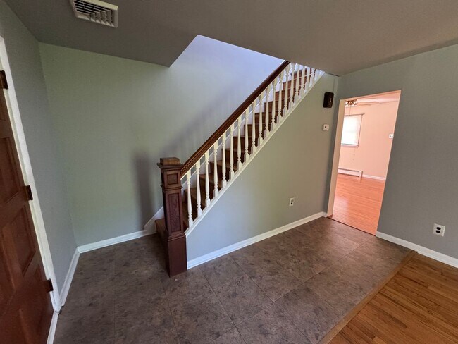 Building Photo - 1131 Trewellyn Ave